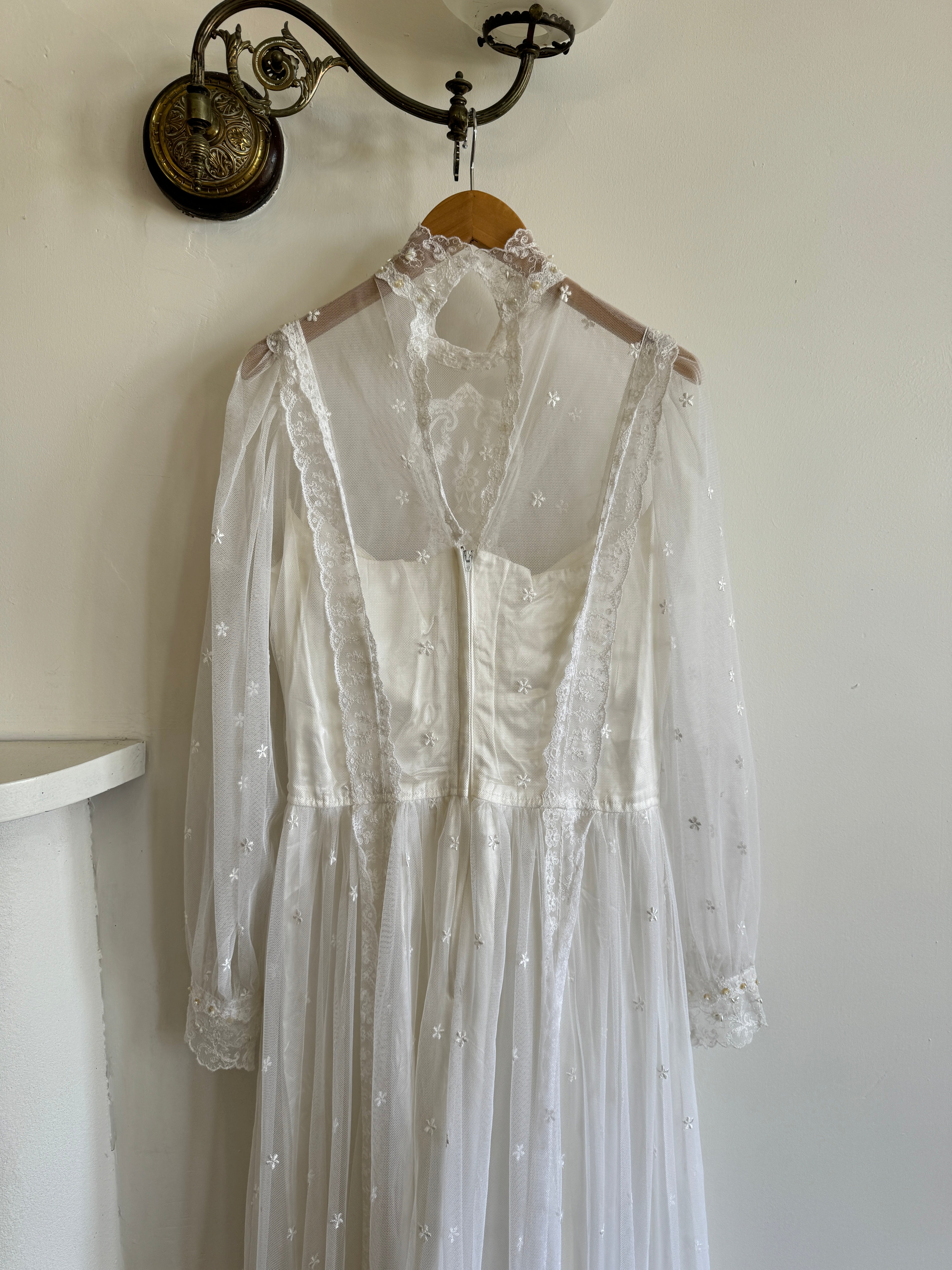 Vintage 70s Lace Daisy Long Sleeved Wedding Dress