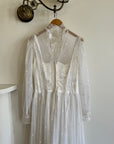 Vintage 70s Lace Daisy Long Sleeved Wedding Dress