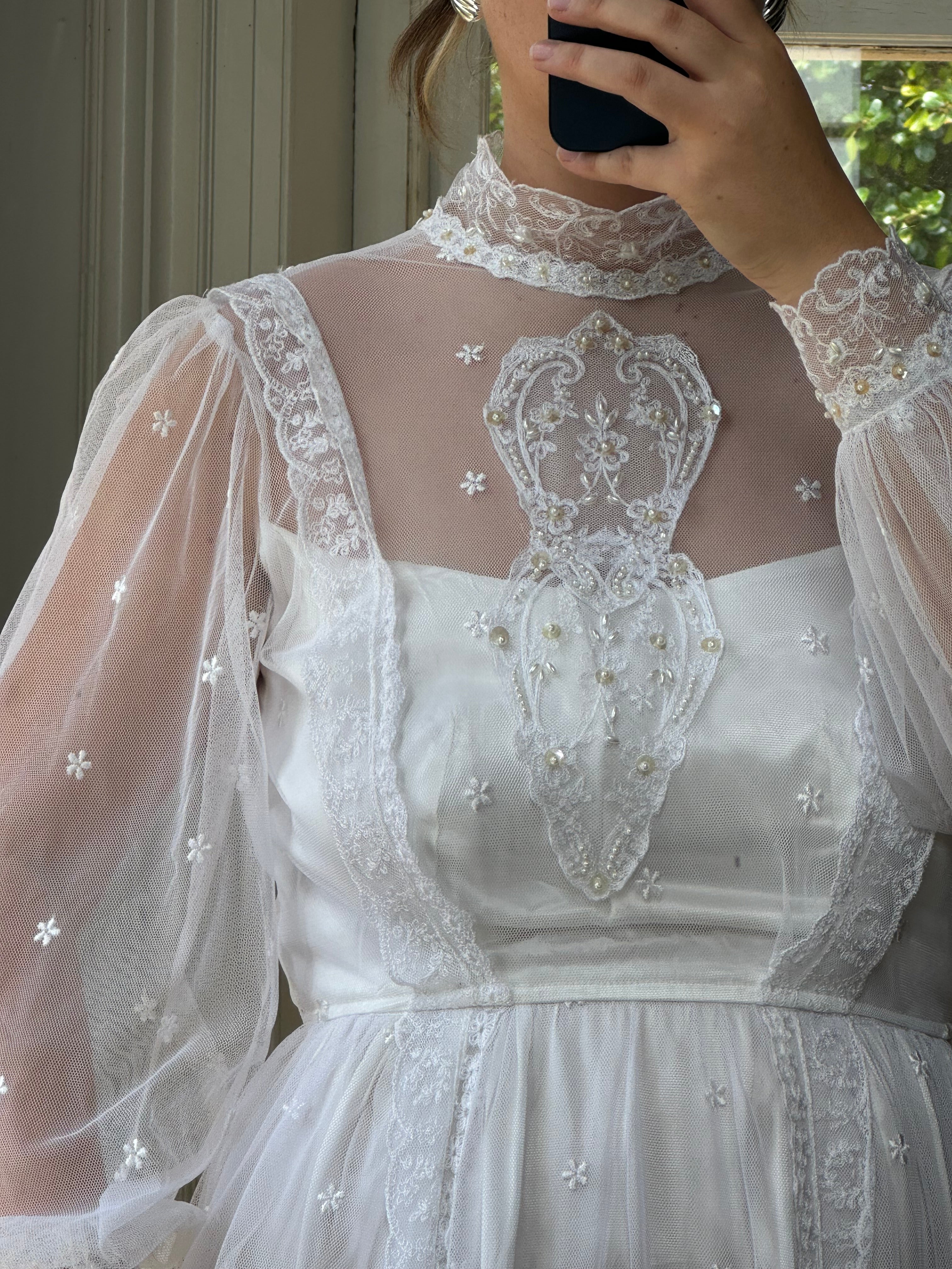 Vintage 70s Lace Daisy Long Sleeved Wedding Dress