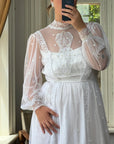 Vintage 70s Lace Daisy Long Sleeved Wedding Dress