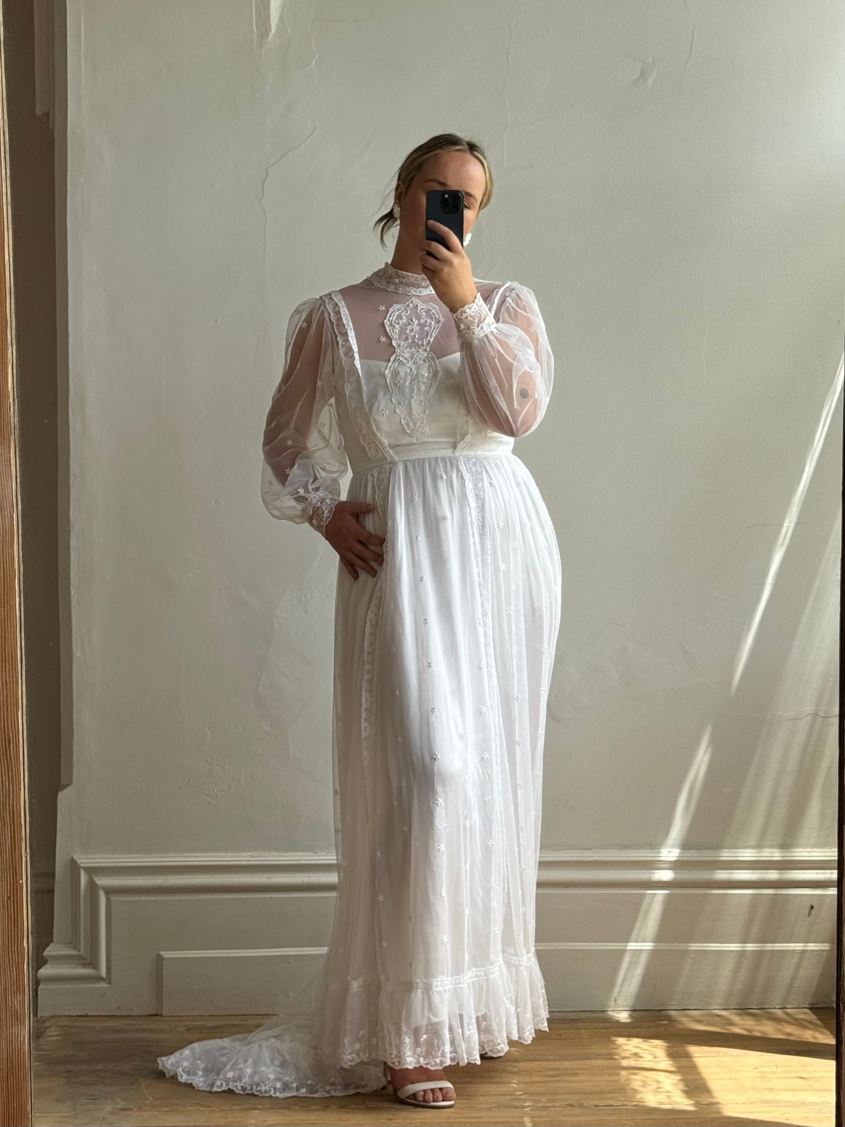 Vintage 70s Lace Daisy Long Sleeved Wedding Dress