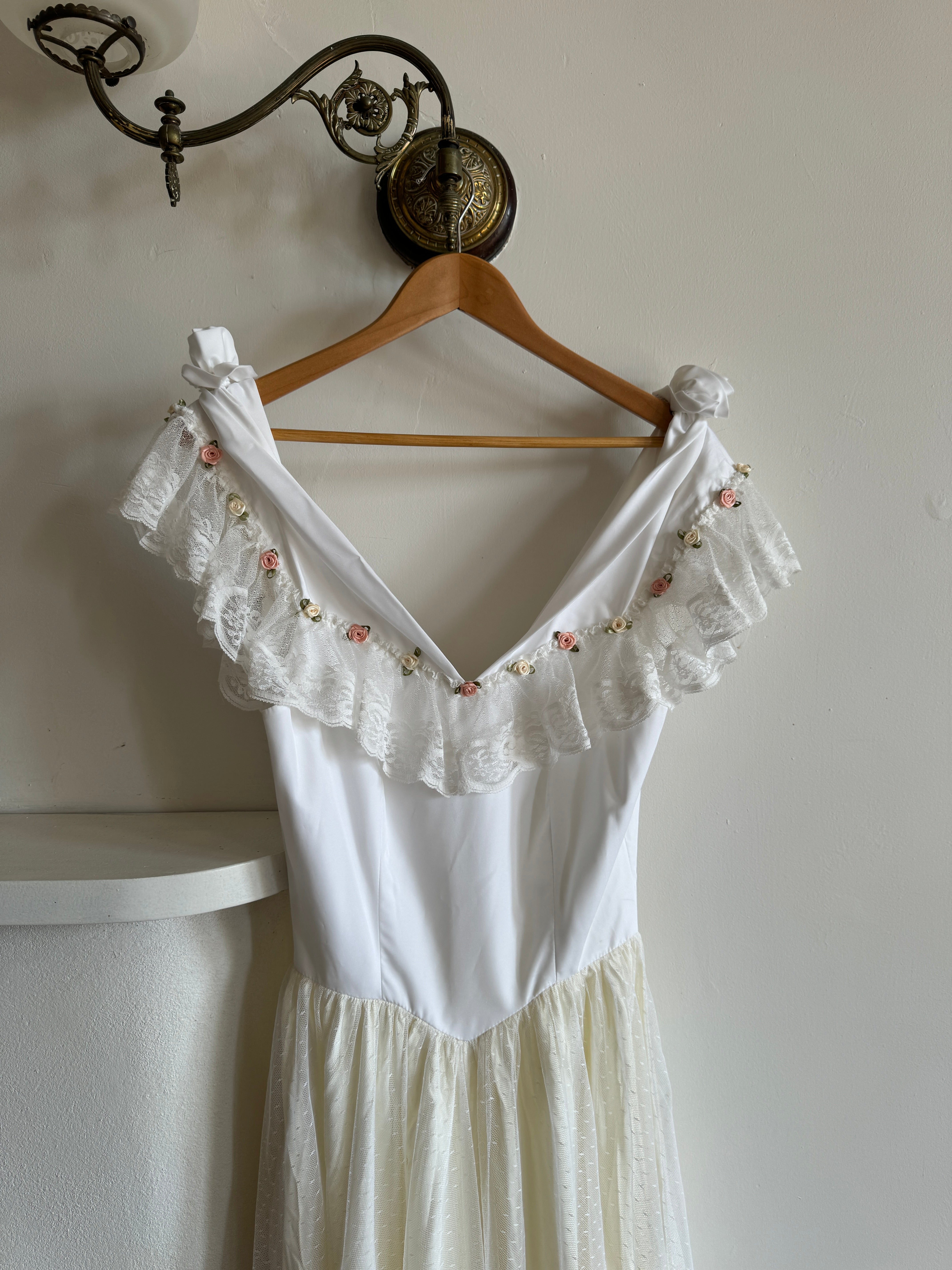 Vintage Rosette Picnic Frilled Wedding Dress