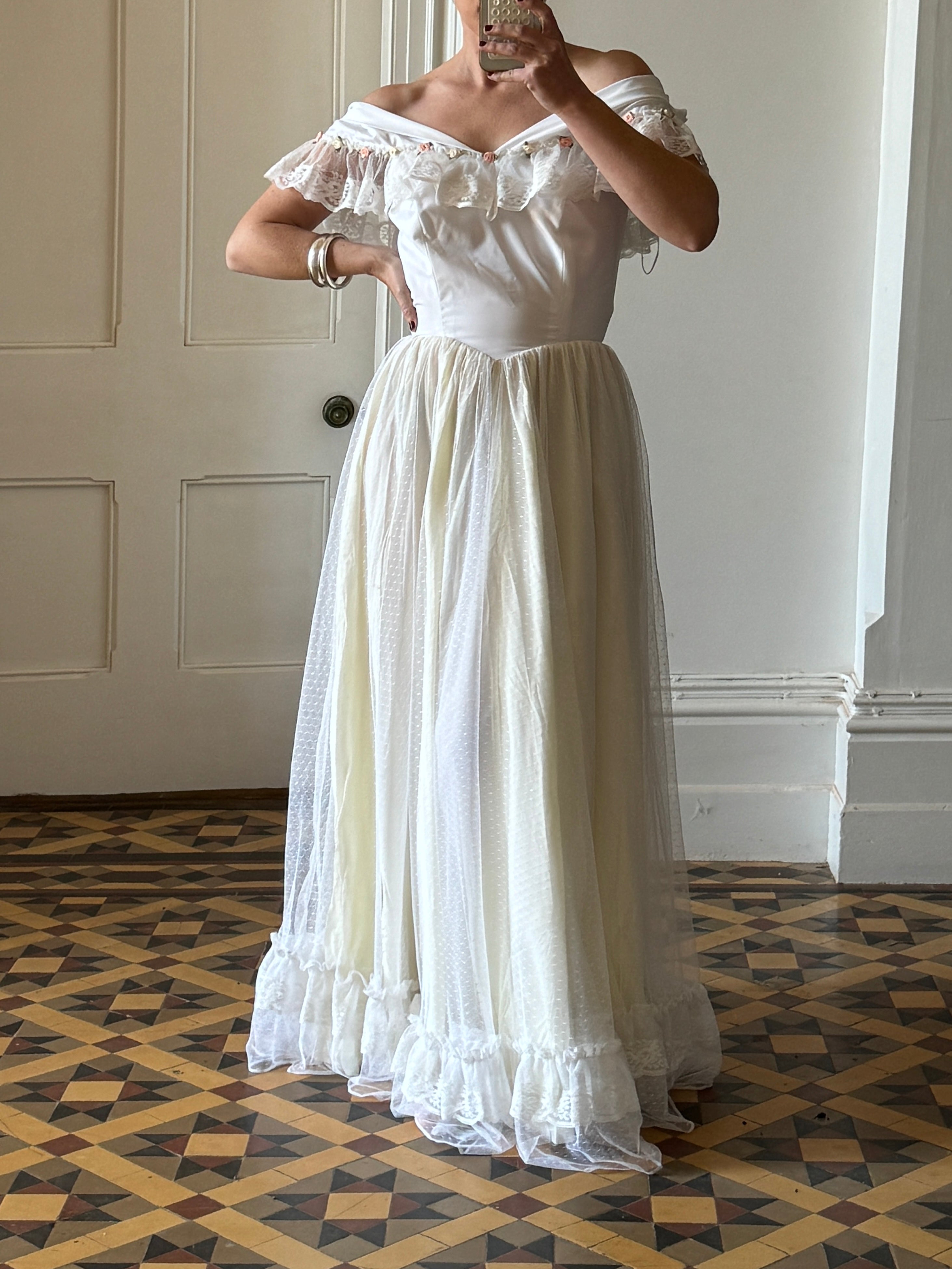 Vintage Rosette Picnic Frilled Wedding Dress