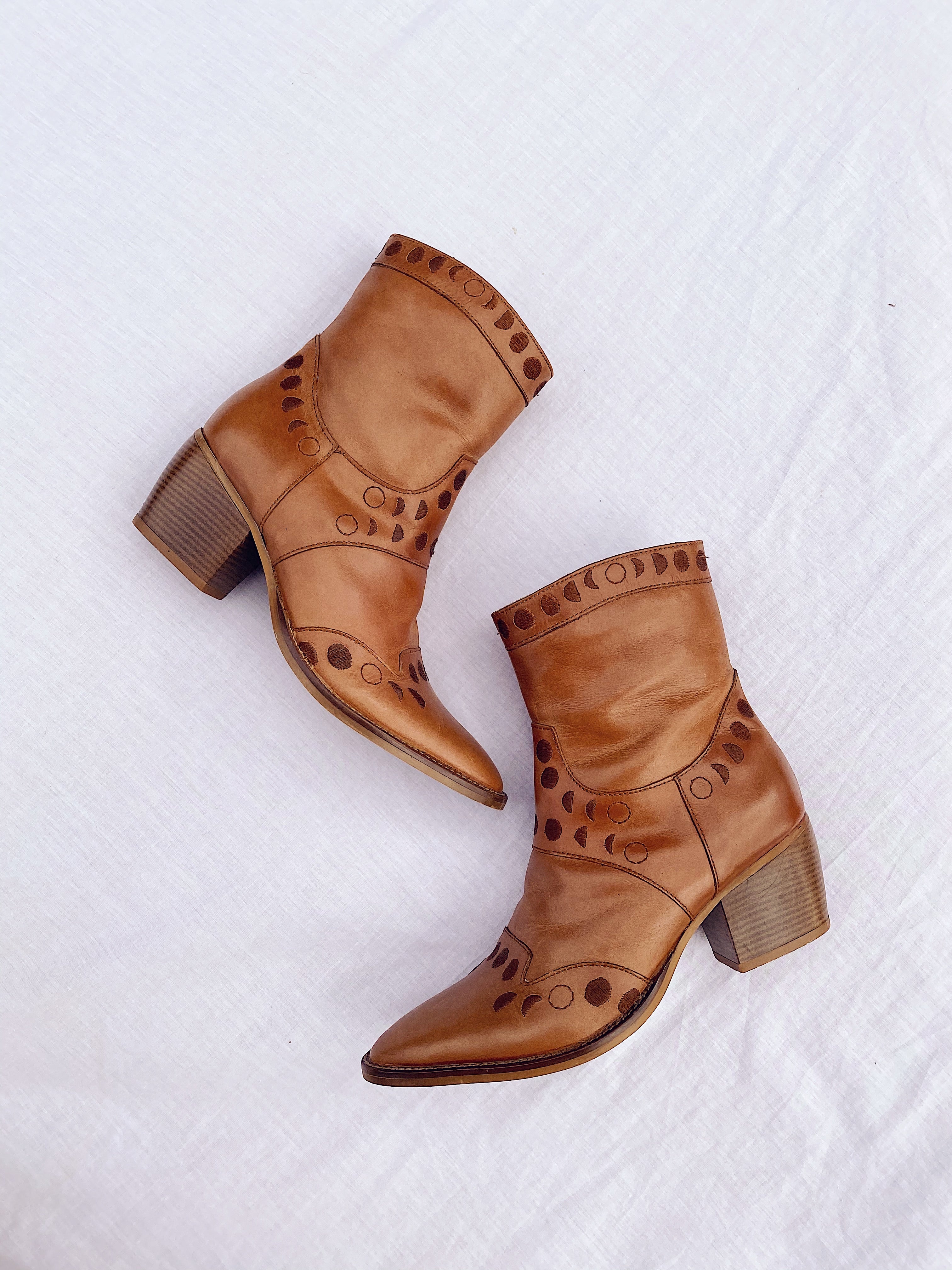 Maisie Moon Phase Boots Cognac – Call Me The Breeze